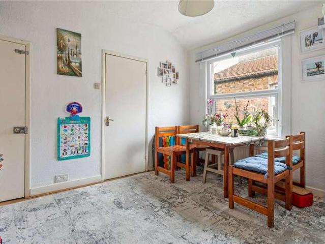 Flat for sale in Furzedown, Greater London