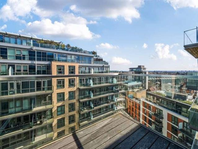 Flat for sale in London Borough of Ealing, Greater London