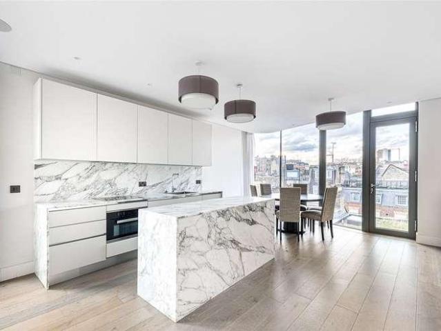 Flat for sale in Victoria, Greater London