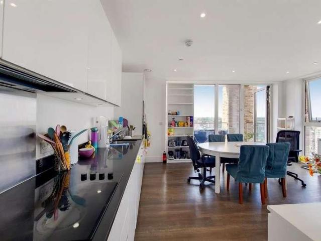 Flat for sale in Glyndon, Greater London
