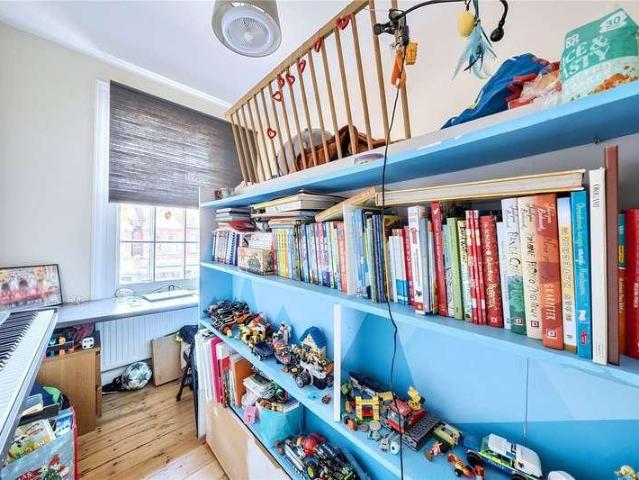 Flat for sale in London Borough of Ealing, Perivale