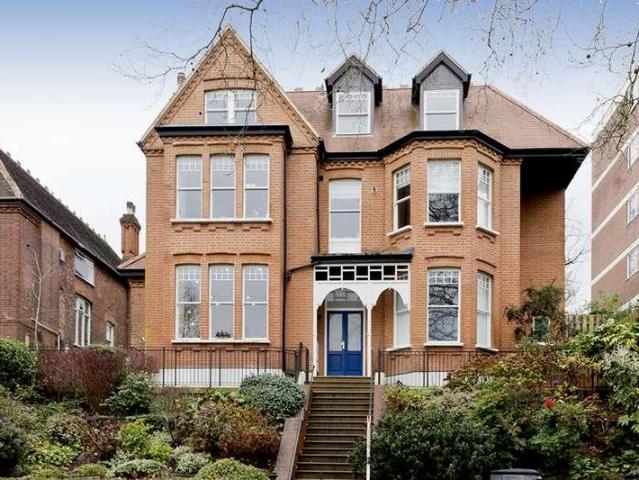 Flat for sale in Shepherd's Hill, Greater London