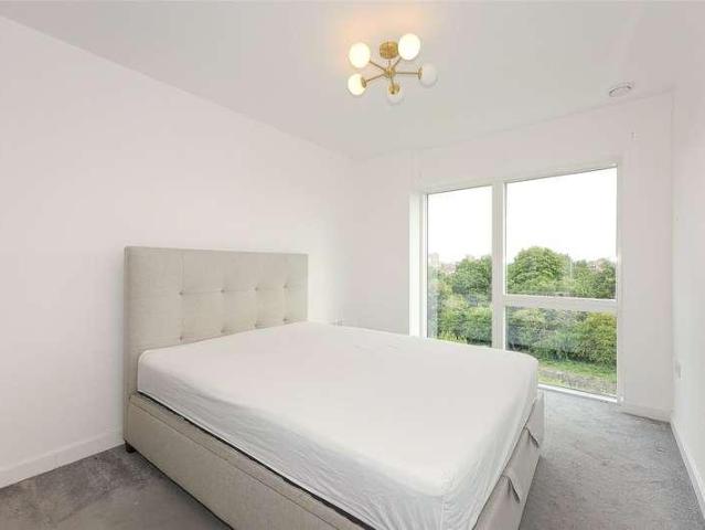 Flat for sale in Colindale, Greater London