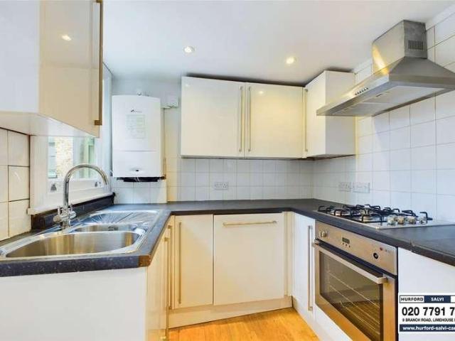 Flat for sale in Bethnal Green, Greater London