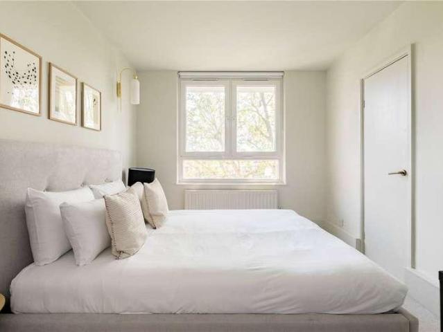 Flat for sale in Highbury, Greater London