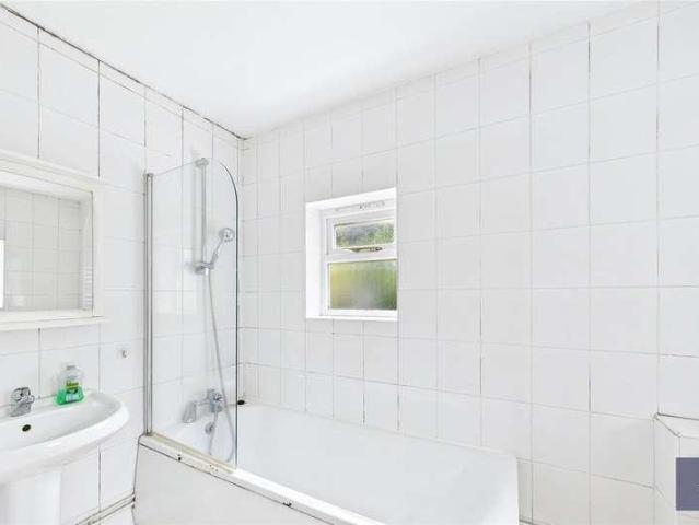 Flat for sale in Streatham Hill, Greater London