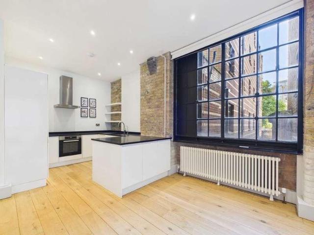Flat for sale in Old Kent Road, Greater London