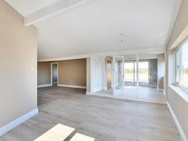 Flat for sale in Salisbury, Wiltshire