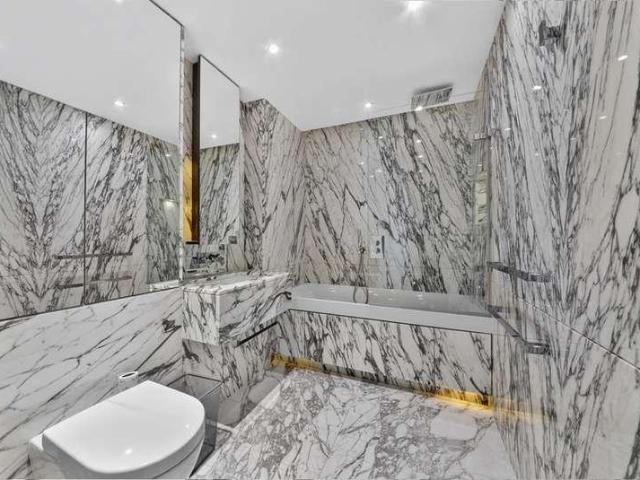 Flat for sale in Hammersmith, Greater London