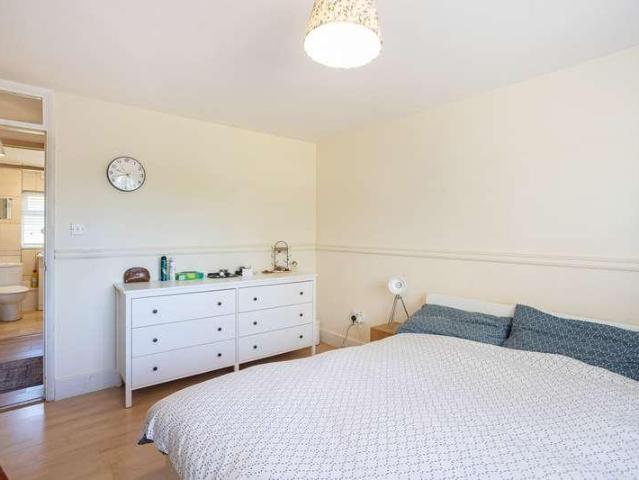 Flat for sale in The Slade, Oxfordshire