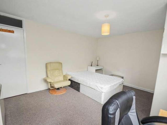 Flat for sale in Abbotts Barton, Harestock