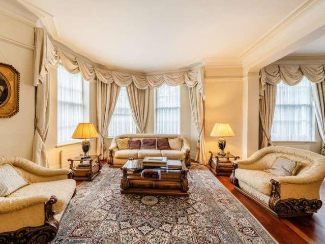 Flat for sale in St. John's Wood, Greater London