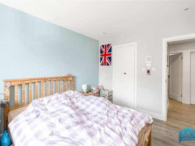 Flat for sale in Finchley, Greater London