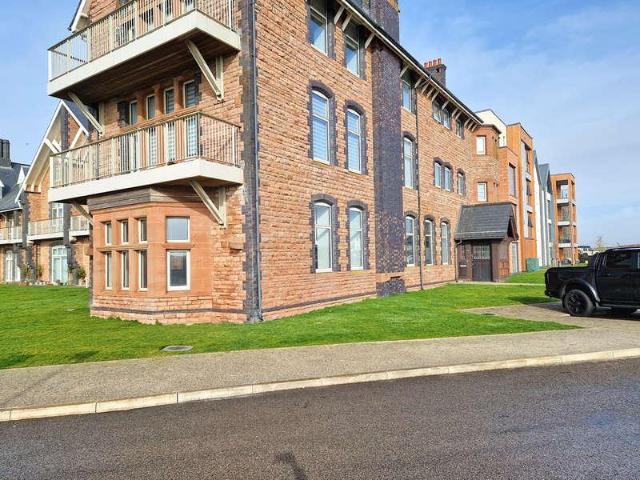 Flat for sale in Porthcawl, Nottage