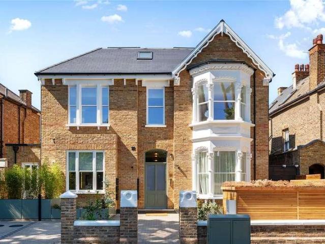 Flat for sale in London Borough of Ealing, Greater London