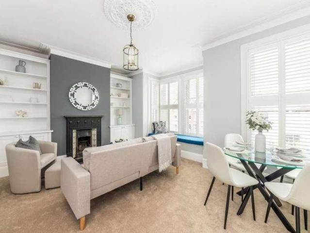 Flat for sale in East Dulwich, Greater London