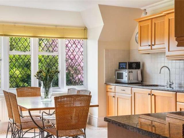 Flat for sale in Red Hill, Surrey