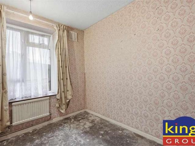 Flat for sale in Canning Town, Greater London