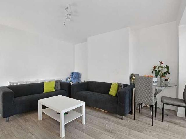 Flat for sale in Dollis Hill, Greater London