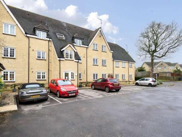 Flat for sale in Tetbury, Fossebridge