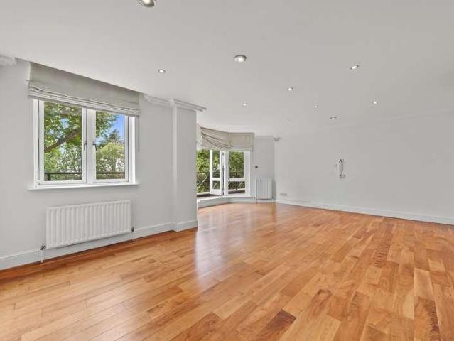 Flat for sale in West Hampstead, Greater London