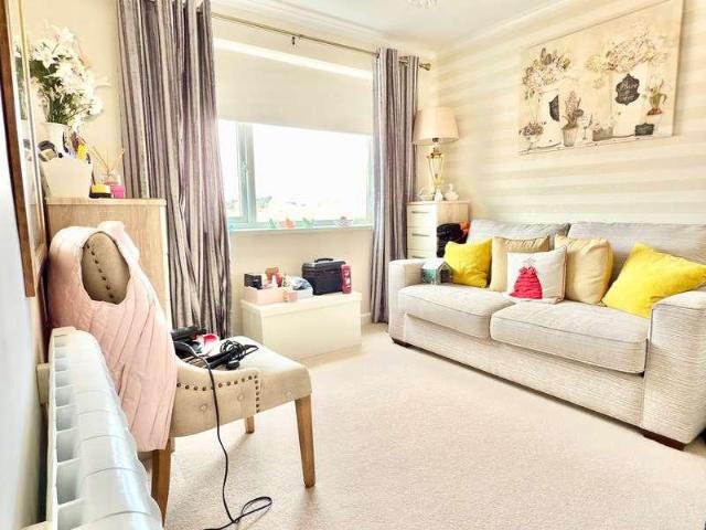 Flat for sale in Tewkesbury, Pamington