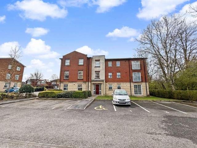 Flat for sale in Park Lane, Bury