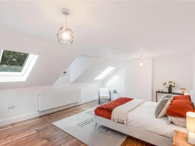 Flat for sale in East Dulwich, Greater London