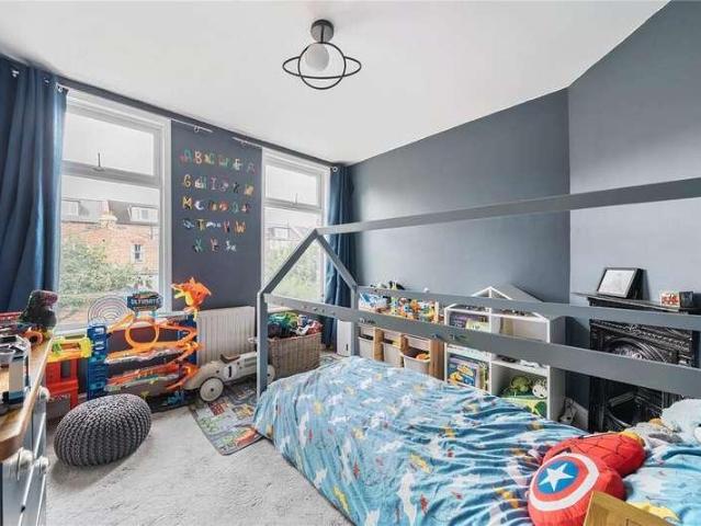 Flat for sale in Hornsey, Greater London