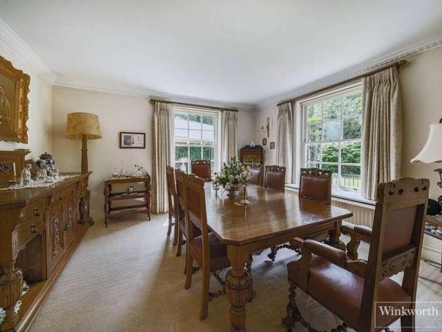 Flat for sale in Sunningdale