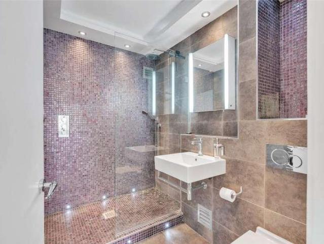 Flat for sale in Primrose Hill, Greater London