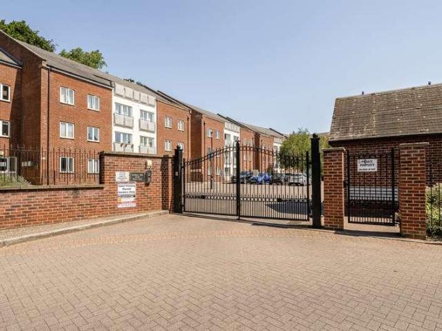 Flat for sale in The Slade, Oxfordshire