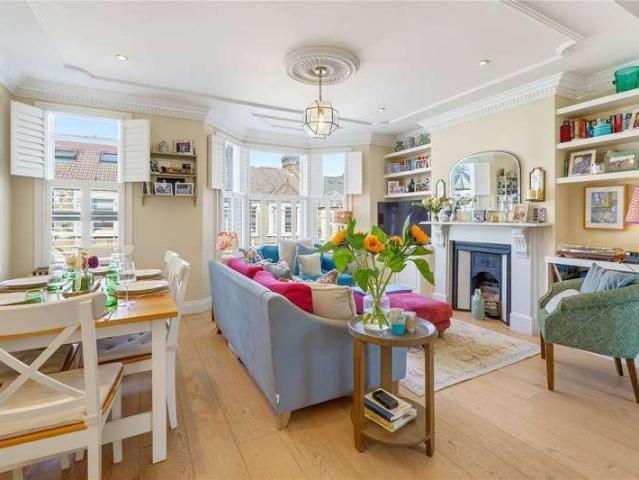 Flat for sale in London Borough of Wandsworth, Greater London