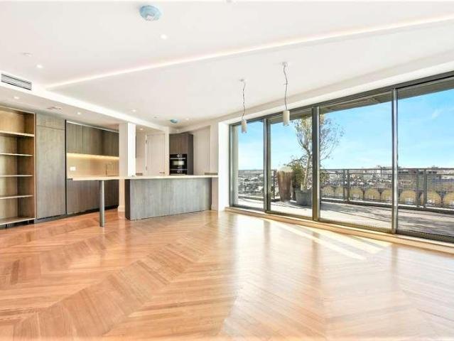 Flat for sale in Kentish Town, Greater London