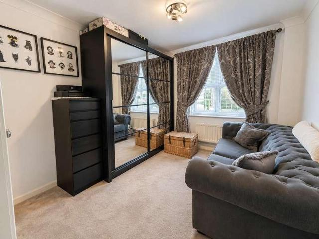 Flat for sale in Napsbury Park, Five Acres