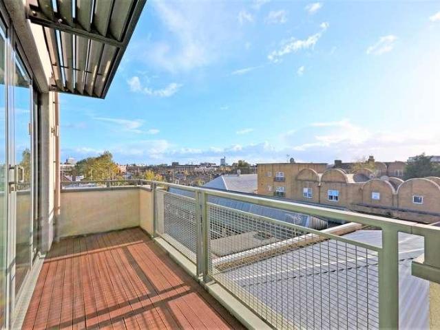 Flat for sale in Kentish Town, Greater London