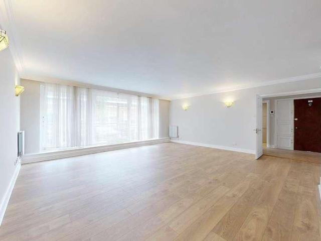 Flat for sale in Belsize Park, Greater London
