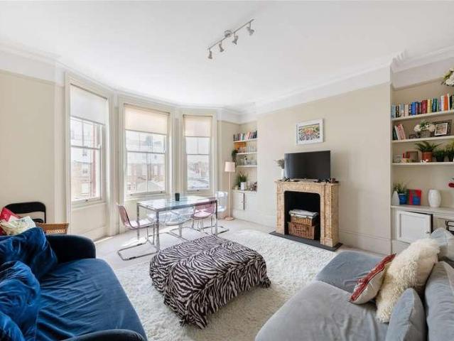 Flat for sale in Royal Borough of Kensington and Chelsea, Greater London