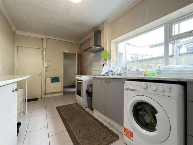 Flat for sale in Mowmacre Hill, Leicester