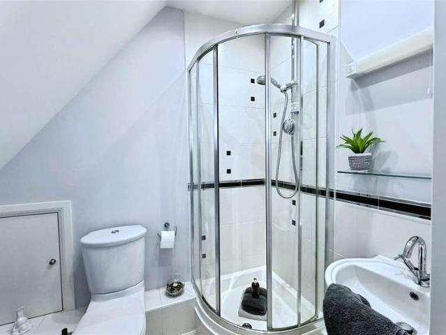 Flat for sale in Green Close, Warwickshire