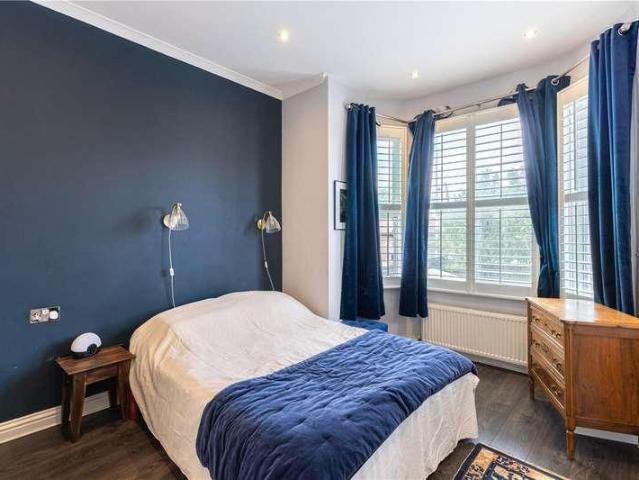 Flat for sale in London Borough of Lambeth, Greater London