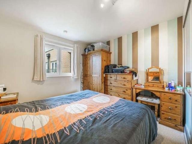 Flat for sale in London Borough of Croydon, Waddon