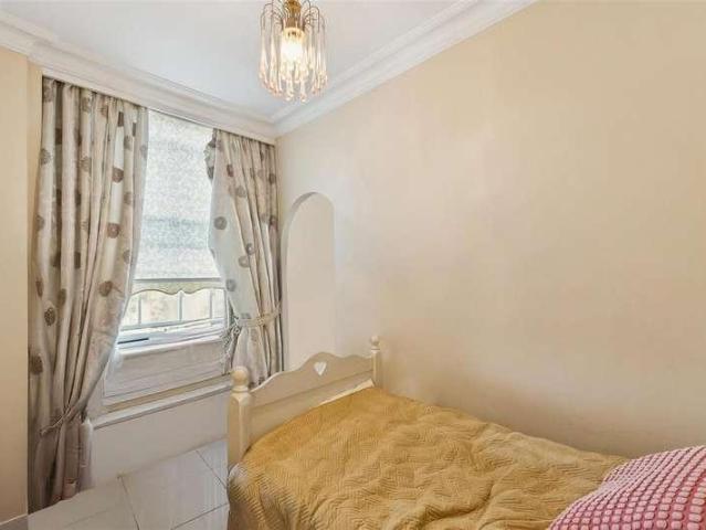 Flat for sale in West Kensington, Greater London