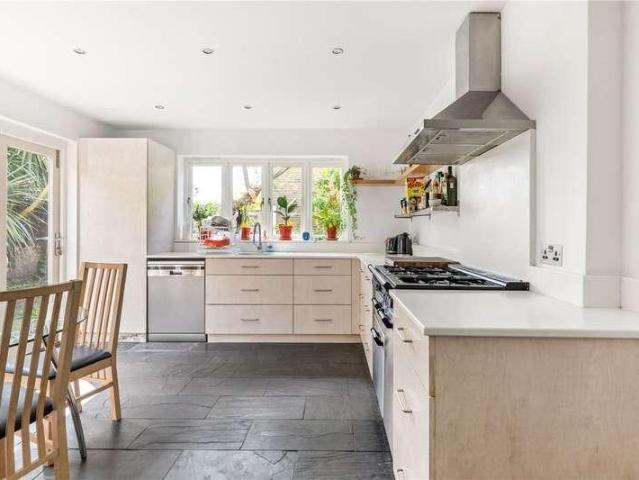 Flat for sale in London Borough of Lambeth, Greater London