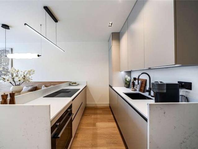 Flat for sale in London Borough of Ealing, Greater London