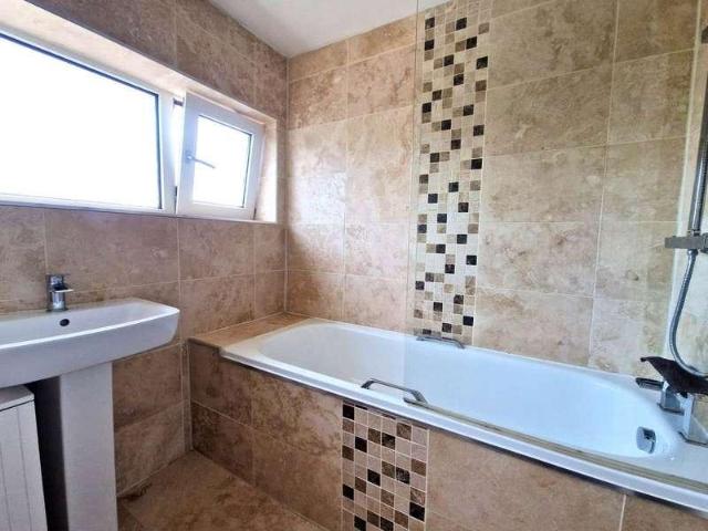 Flat for sale in Brixington, Budlake