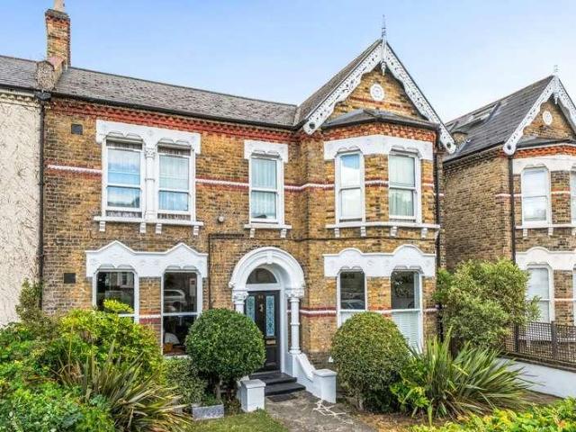 Flat for sale in London Borough of Lewisham, Greater London