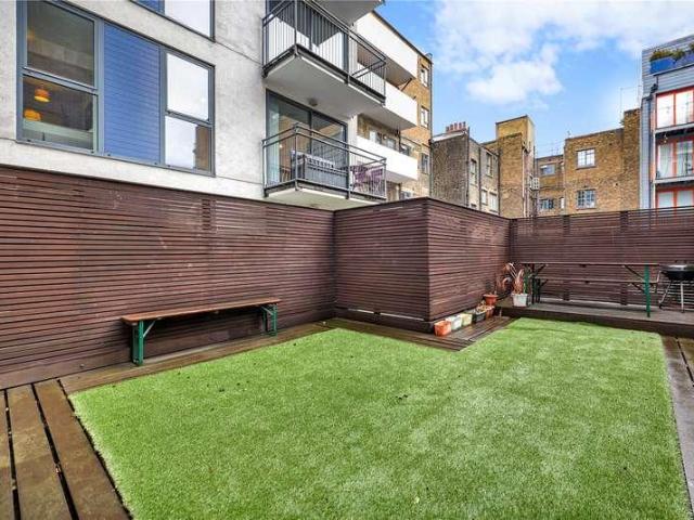 Flat for sale in Ratcliffe, Stepney