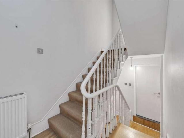 Flat for sale in Maida Hill, Greater London