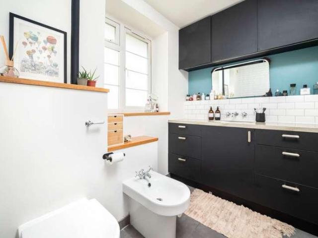 Flat for sale in Temple Fortune, Greater London